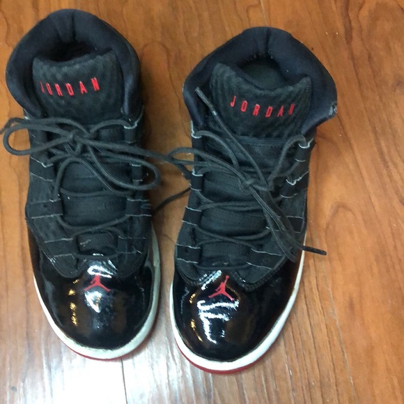 Boys Jordan size2y - Picture 2 of 12